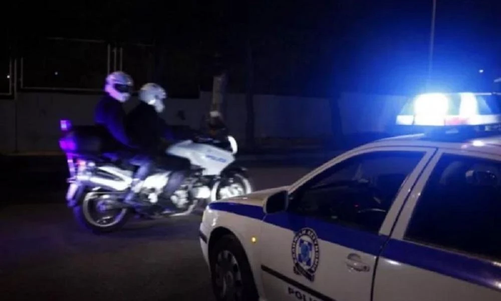 Συναγερμός στον Πειραιά: Έκρηξη έξω από ναυτιλιακή εταιρεία